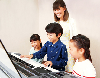 小学生のためのジュニアスクールエレクトーンコース